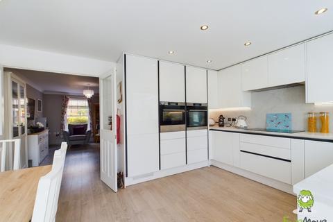 18 Crofton Square, Sherfield On Loddon, Hook, RG27 0SX