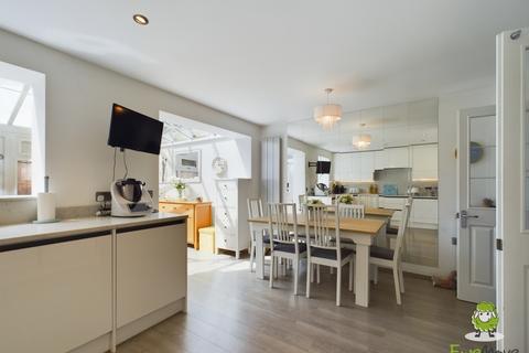 18 Crofton Square, Sherfield On Loddon, Hook, RG27 0SX