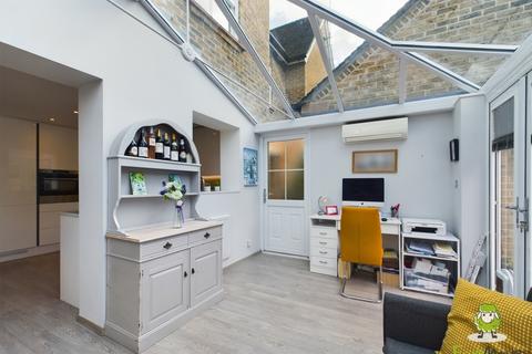18 Crofton Square, Sherfield On Loddon, Hook, RG27 0SX