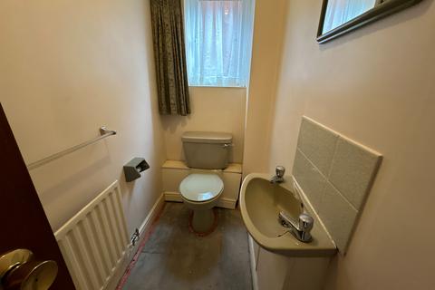 28 Ashdale Close, Burton-on-trent, DE15 9HN