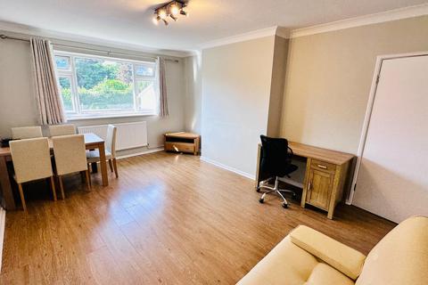 2 bedroom flat to rent, Hempstead Road, Watford WD17