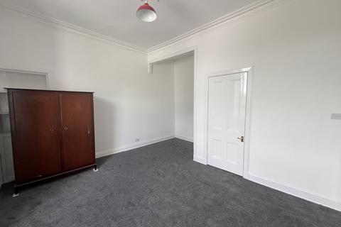 3 bedroom flat to rent, Union Street, Larkhall ML9