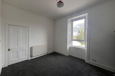 3 bedroom flat to rent, Union Street, Larkhall ML9