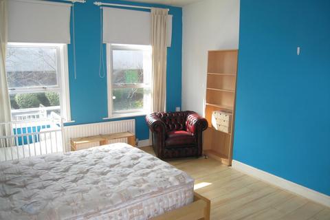 2 bedroom flat to rent, High Street Penge SE20
