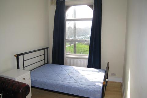 2 bedroom flat to rent, High Street Penge SE20