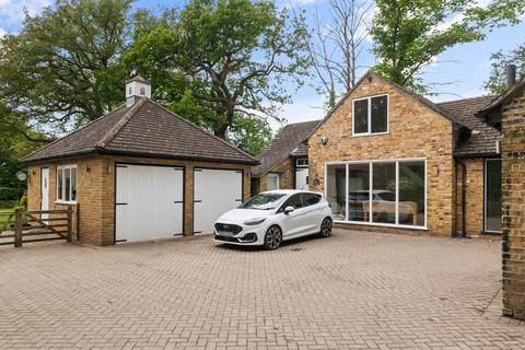Stockwell House Laindon Common Road, Little Burstead, Billericay, CM12 9SY