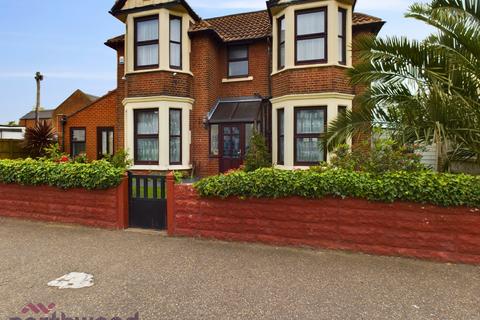 4 bedroom detached house for sale, Wellesley Road, Clacton-On-Sea CO15