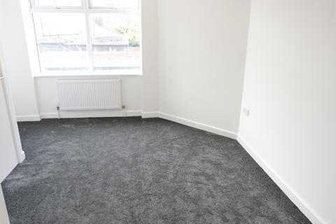 2 bedroom flat to rent, North End Road, London, NW11