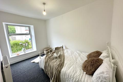 23 Oakfield Terrace, Tonypandy, CF40 2TE