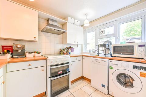 3 bedroom house to rent, Goodman Crescent, Telford Park, London, SW2