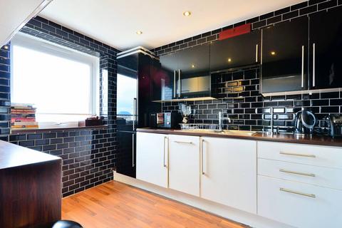 1 bedroom flat to rent, Austin Road, Battersea, London, SW11