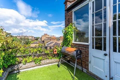 3 bedroom flat for sale, Brixton Water Lane, Brockwell Park, London, SW2