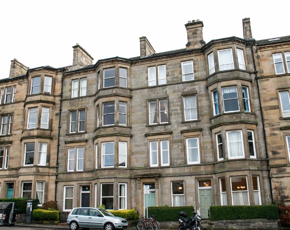 Polwarth Gardens - 4 bedroom flat to rent