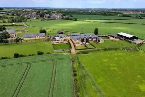 4 bedroom barn conversion for sale, Mayfield Crescent, Lower Stondon, SG16