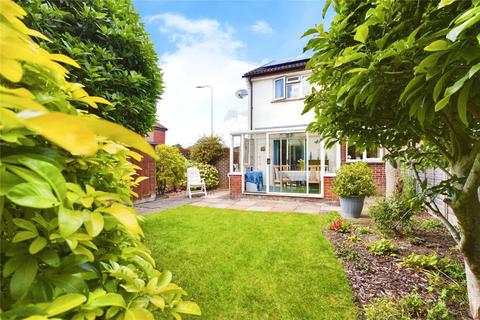 36 The Quantocks, Thatcham, RG19 3SF