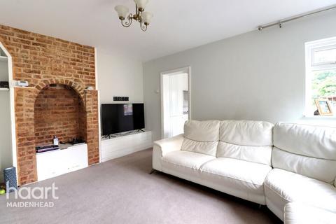 3 bedroom semi-detached house for sale, Templewood Lane, SLOUGH