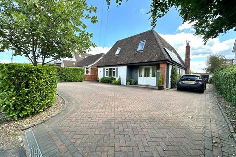 38 Chesham Road, Bovingdon, Hemel Hempstead, HP3 0EE