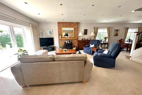 38 Chesham Road, Bovingdon, Hemel Hempstead, HP3 0EE
