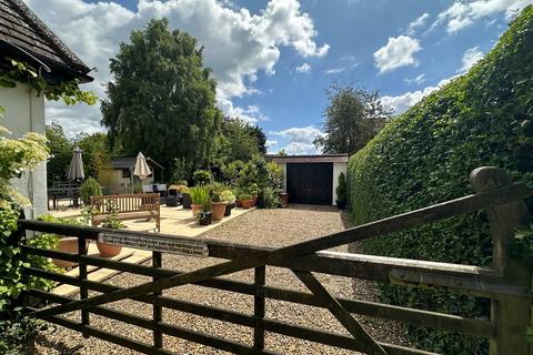 38 Chesham Road, Bovingdon, Hemel Hempstead, HP3 0EE
