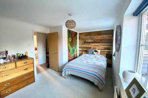 6 Hadland Close, Bovingdon, Hemel Hempstead, HP3 0UD