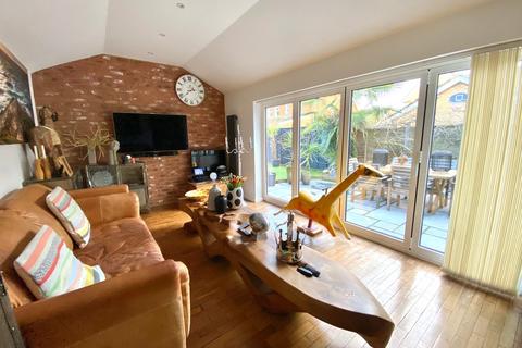 6 Hadland Close, Bovingdon, Hemel Hempstead, HP3 0UD