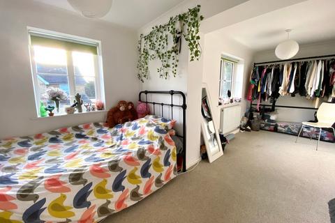 6 Hadland Close, Bovingdon, Hemel Hempstead, HP3 0UD