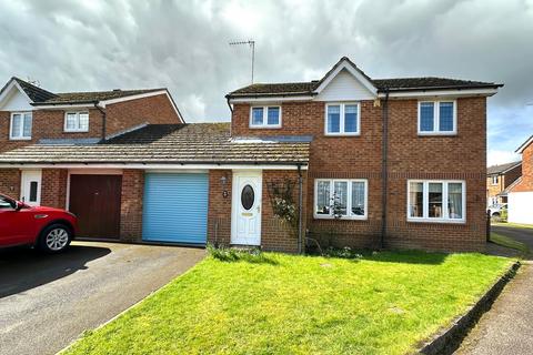 5 bedroom detached house for sale, Yew Tree Drive, Bovingdon HP3