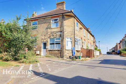 3 bedroom end of terrace house for sale, Church Road, Kessingland