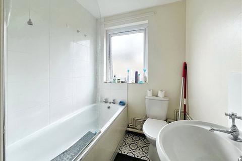 16 Coggeshall Close, Cambridge, CB5 8TZ