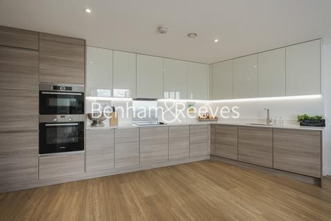 3 bedroom apartment to rent, Quinton Court, Plough Way SE16