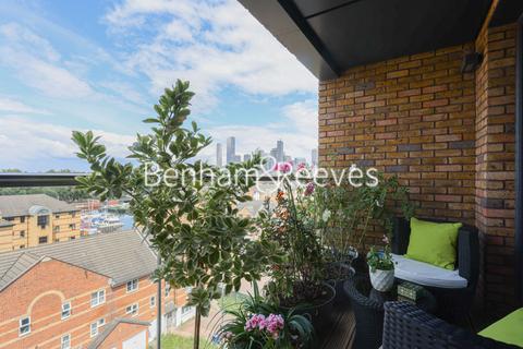 3 bedroom apartment to rent, Quinton Court, Plough Way SE16