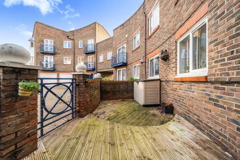 2 bedroom flat to rent, Trundleys Road London SE8