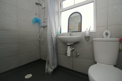 10 Lesmere Grove, Bradford, BD7 4JY