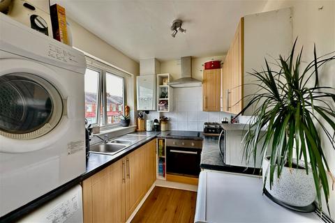 2 bedroom flat for sale, Crossfield Road, Hessle HU13