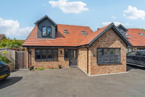 3 bedroom detached house for sale, The Ridgeway, Bedford MK45