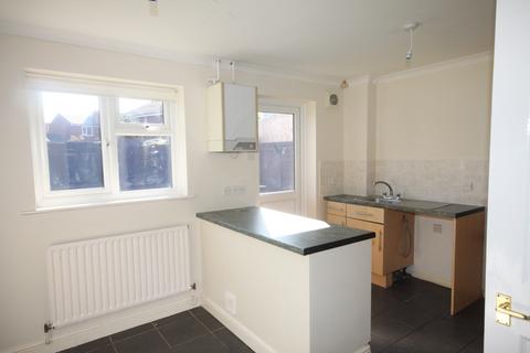 2 bedroom terraced house to rent, Claverley Green, Luton, LU2