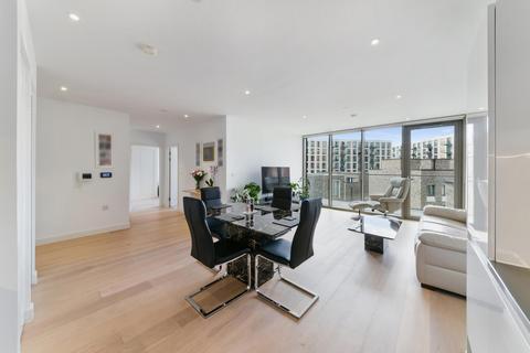 2 bedroom apartment to rent, Commodore House, Royal Wharf, London, E16