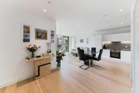 2 bedroom apartment to rent, Commodore House, Royal Wharf, London, E16