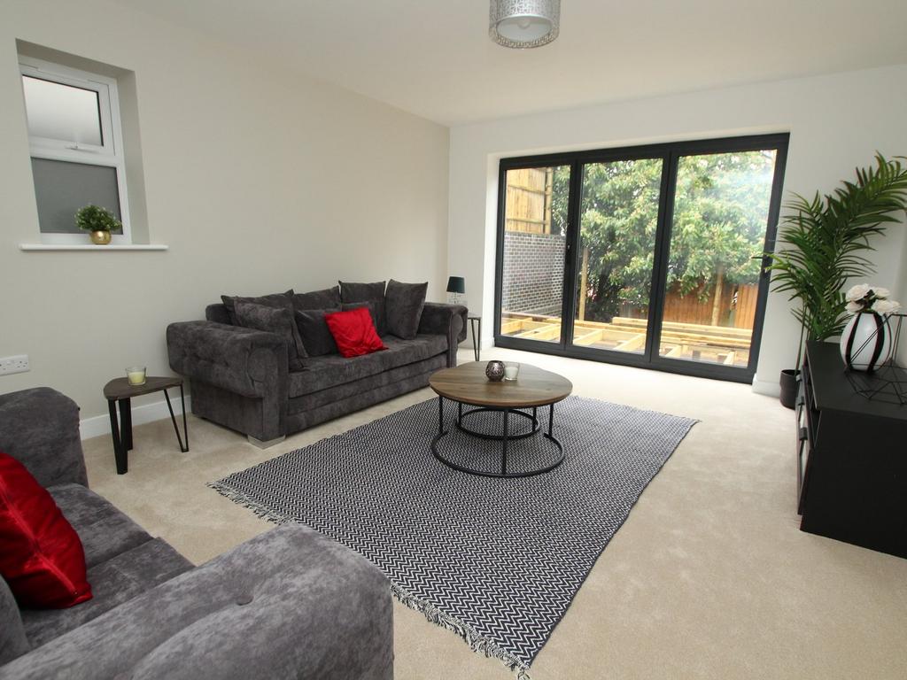 Hanham Road, Corfe Mullen, Wimborne... 3 bed detached house to rent £