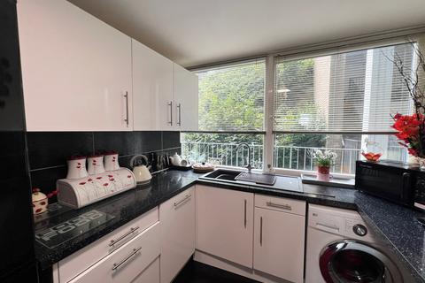 2 bedroom flat for sale, Undercliffe, Wolsey Gardens, Felixstowe, IP11