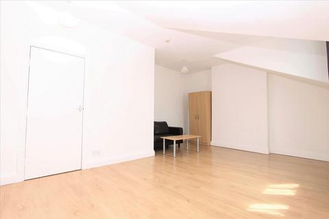 Studio to rent, Park Avenue , London, N13