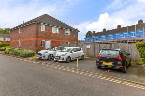 1 bedroom flat for sale, Acorn Close, Chingford