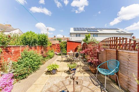 3 bedroom terraced house for sale, Maidstone Road, Lowestoft