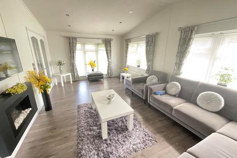 2 bedroom mobile home for sale, The Oaks, Battlesbridge, Wickford, Essex