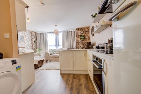 2 bedroom apartment for sale, The Lodge, Wakefield