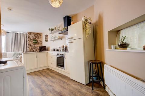 2 bedroom apartment for sale, The Lodge, Wakefield