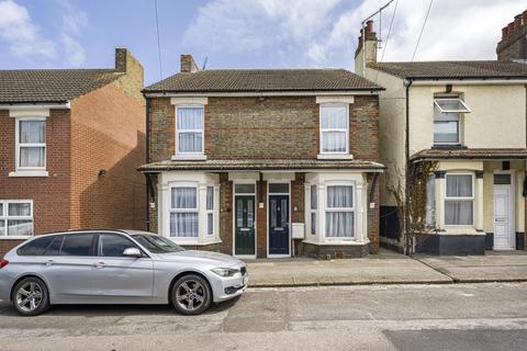 3 bedroom semi-detached house to rent, Victoria Road, Sittingbourne, Kent, ME10