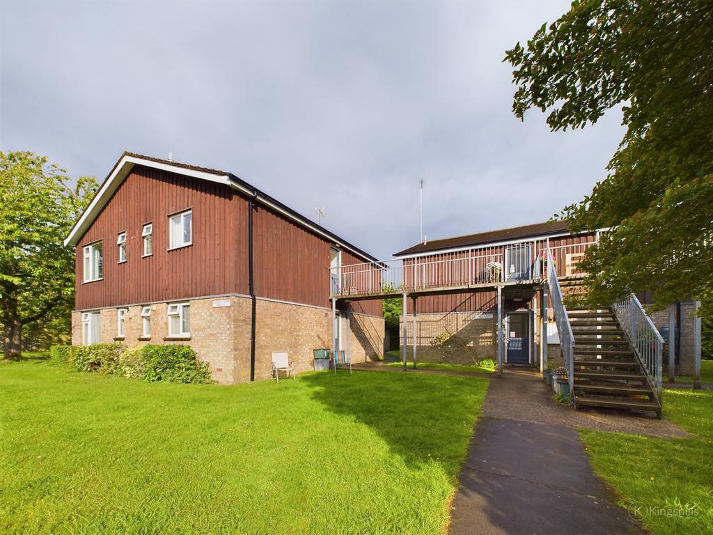 Court, Prestwood 1 bed apartment for sale £180,000