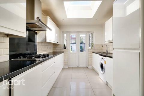 5 bedroom terraced house for sale, Henley Road, Ilford