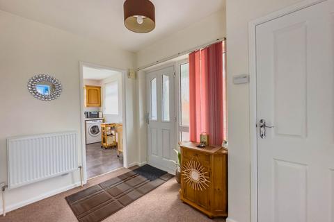 3 bedroom semi-detached house for sale, Carlinghow Lane, Batley